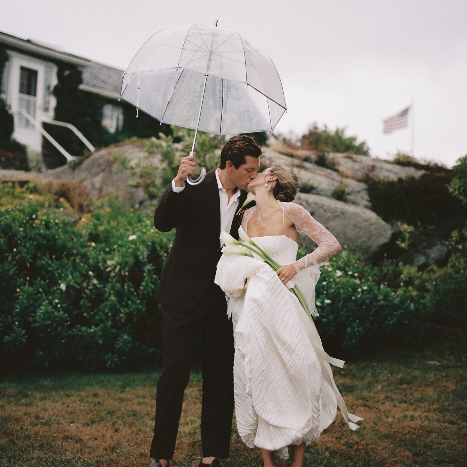 This Bride’s Dream Wedding Day Was Almost Ruined By Gale Force Winds, But Her Loved Ones Came To The Rescue