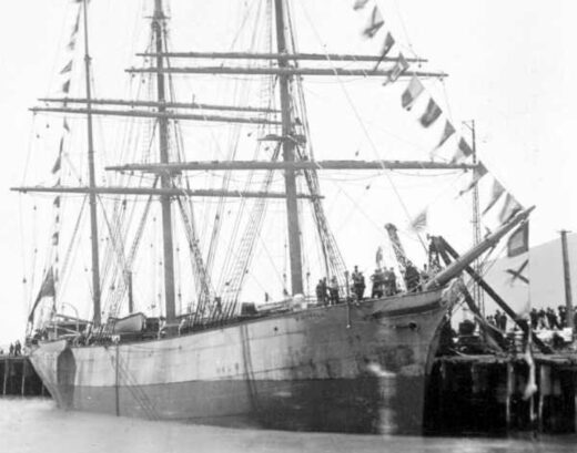 Small 1907 Bark Gretchen Hartrodt at port